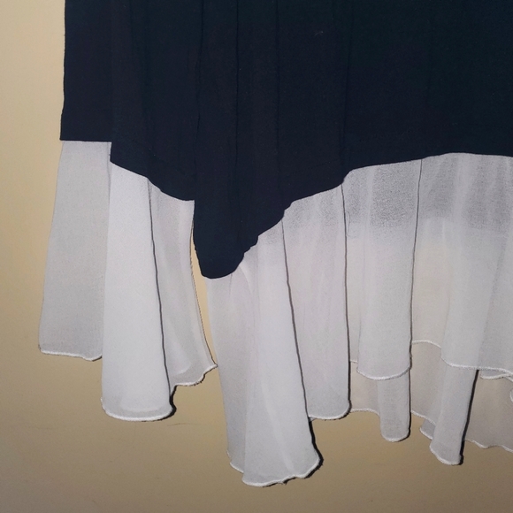 Black Top w White Accent Sleeves - Picture 2 of 3